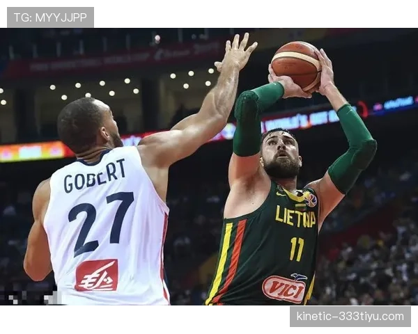 国际篮球规则中干扰球的判定有何不同？从NBA到FIBA对比解析